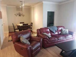Yes it's right 2 suites and 3 bath in the Heart of San Diego FB2